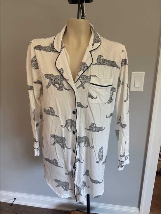 Petite Plume Other - Petite Plume Women's Small White Cotton Leopard Print Pajama Shirt